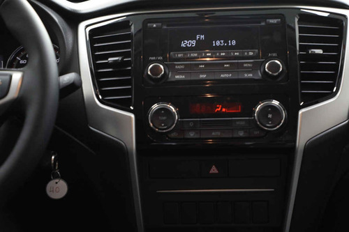 Imagen 12 de 15 de Mitsubishi L200 2022 4p Doble Glx L4/2.4 Man 4x2