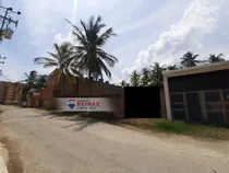 Comprar Remax Vende Terreno De 562m2 En Tucacas A Pocos Metros De La Playa, Con Facil Acceso Y Cercano A Hotel, Posadas Y Comercios.