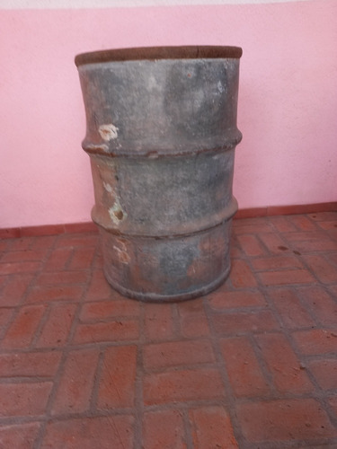 Antiguo Tanque De Hierro