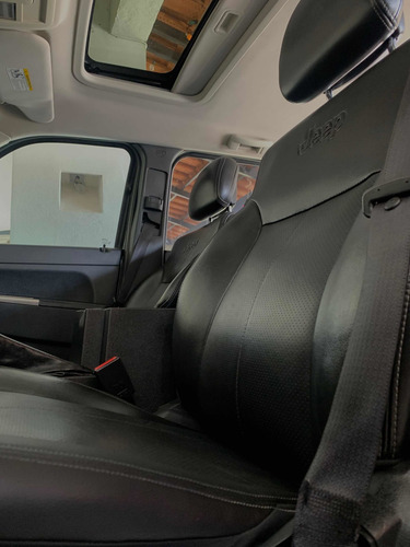 Imagen 13 de 15 de Jeep Liberty 2011 3.7 Limited 4x2 Mt