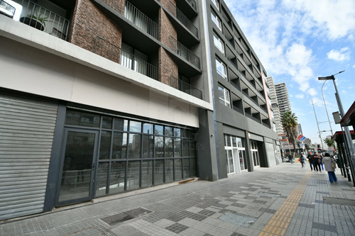 Excelente Visibilidad Amplio Local Comercial 290 Irarrazaval