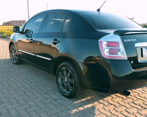 Imagem 2 de 7 de Nissan Sentra 2010 2.0 S Flex 4p