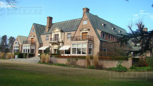 Terreno De 1914 M² En Esquina En Martindale Cc