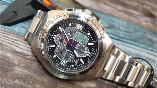 Reloj Citizen Eco Drive Skyhawk Multifunciones Jy8120 58e Color De