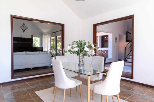 Sólida Casa En Lomas De La Tahona En Venta Id 2850