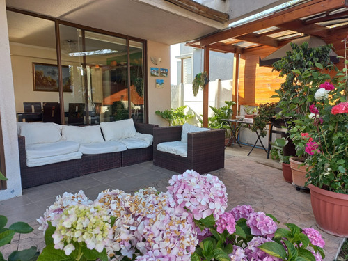 Casa Mediterránea En Condominio ,con Amplio Patio Privado