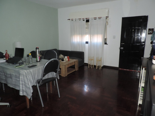 P.h Al Frente, 2 Ambientes Amplios, Mas Patio, Excelente Estado, Zona Residencial