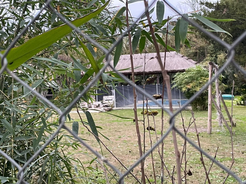 Casa En Venta - 2 Dormitorios 1 Baño - Cochera - 1.750mts2 - Coronel Brandsen
