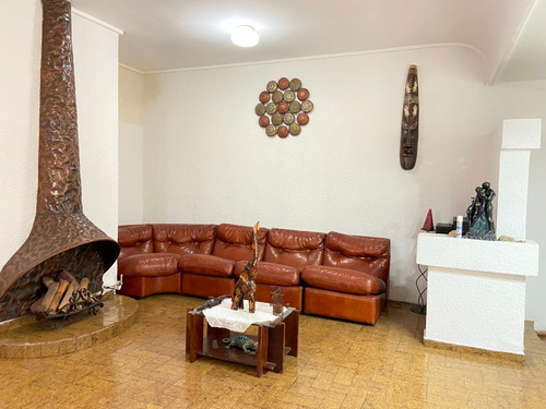 Venta Casa 4 Ambientes Doble Lote Castelar Centro