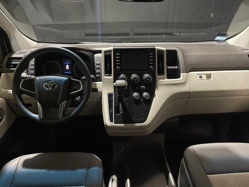 Imagen 9 de 16 de Toyota Hiace Commuter Gl 2022