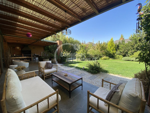 Casa En Arriendo De 5 Dorm. Golf De Manquehue