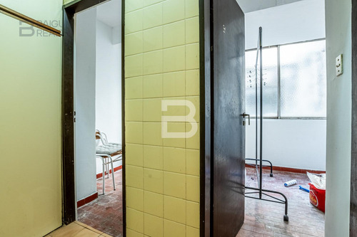 Departamento De 5 Ambientes Con Dependencia De Servicio, Cochera Y Baulera En Venta En Recoleta