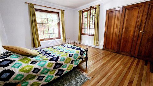 Casa En Venta De 5 Dorm. En Ñuñoa