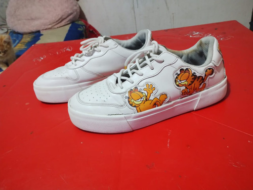 Tenis Bershka Garfield 