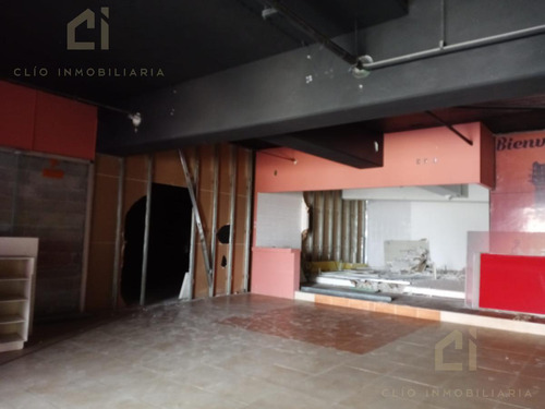 Local En Renta Con Vista Panorámica En El Tercer Piso De Plaza Vela