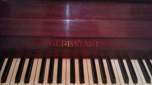 Imagen 3 de 9 de Piano Vertical Alemán Gerbstadt Caoba Marron Vino Tinto