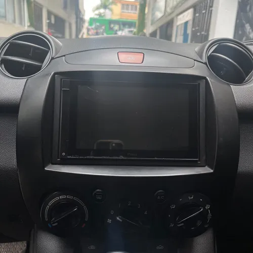 Mazda 2 Hb At 1.5cc 2015