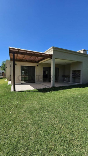 Venta Casa 4 Ambientes En Pilar