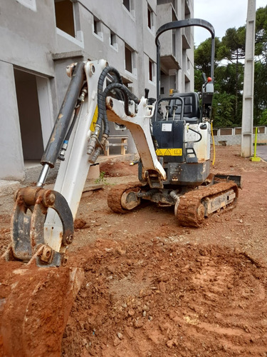 Mini Escavadeira Bobcat E10 - Ano 2022 - 1750h