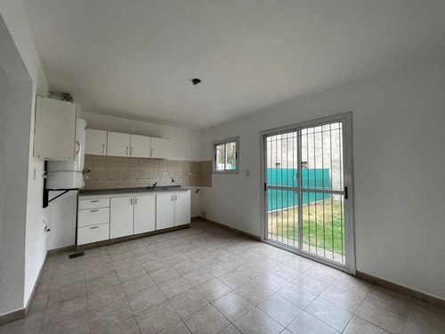 Villa Allende Centro, Alquiler Dúplex Dos Dormitorios, Con Cochera