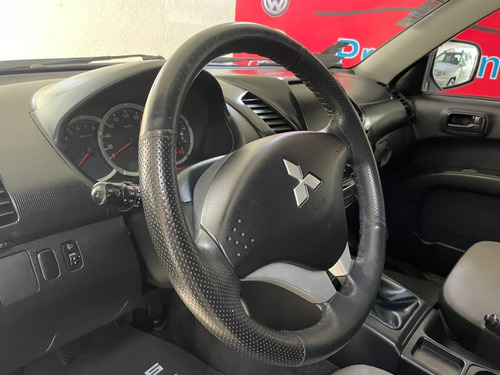 Imagen 9 de 15 de Mitsubishi L200 2.4 Mt 2015