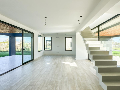Imagen 9 de 30 de Casa En Venta De 4 Dormitorios, A Estrenar En Barrio Los Ceibos, Puertos Del Lago