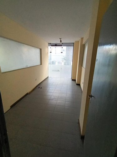 Gran Local En Venta Barrio Centro Sobre Av Gral Paz Esq. Rioja - 25 Mts De Doble Vidriera, Recibo Menor