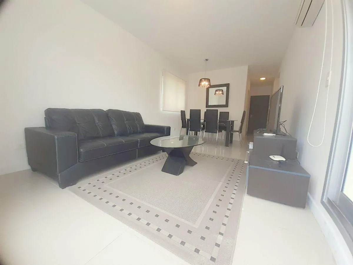 Alquiler Anual Apartamento Con 2 Dormitorios Península!! · Foto 3