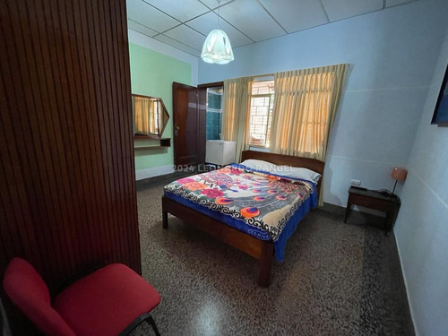 En Venta Posada De 11 Habitaciones En La Avenida 2 Sector Glorias Patrias, Mérida.