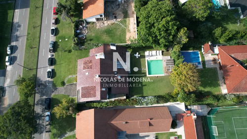 Casa A La Venta En Playa Mansa Punta Del Este, Gran Tamaño Ubicada En Zona Privilegiada.