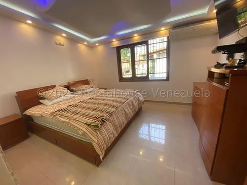 Amplia Casa En Santa Paula Mr