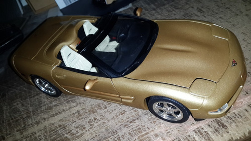 Protótipo 1/18 Chevrolet Corvette Aztec Gold Ertl