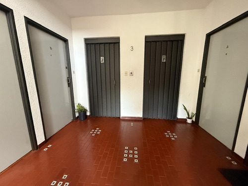 Venta De Departamento 3 Ambientes A Metros Del Centro De Wilde, Excelente Ubicacion.