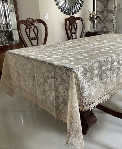 Mantel Rectangular De Organdi Beige Bordado En Flores De 2.7