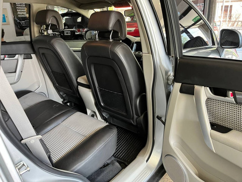 Imagen 11 de 15 de Chevrolet Captiva 2.4 Lt 4x2. Año 2012.