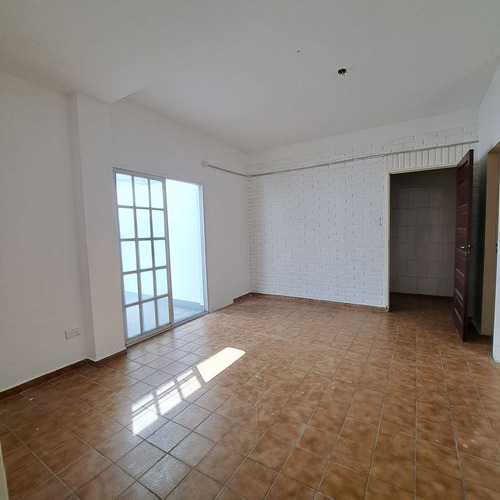 Venta Ph 2amb Con 2 Patios, Sin Expensas, Flores