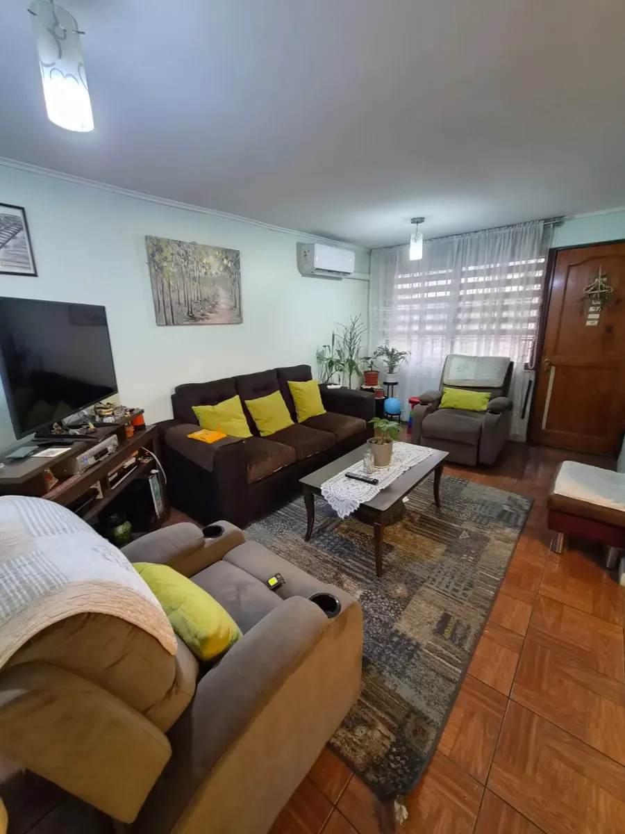 Imagen 2 de 12 de Encantadora Casa Remodelada En Peñalolén 4d + 1b