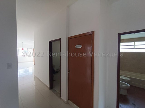 Casa En Venta En Colinas De Guataparo Valencia Mm Carabobo Con Patio Jardin Vigilancia Y Agua De Manantial