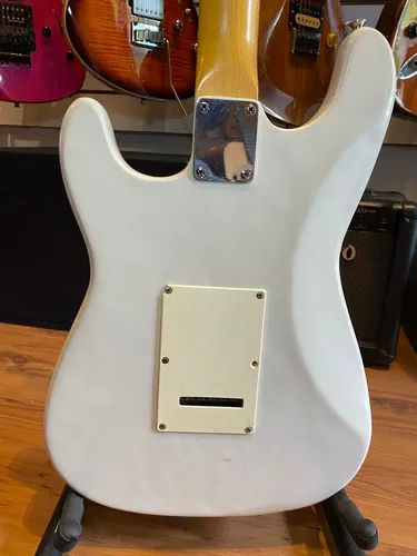 Guitarra Squier By Fender Stratocaster Relic White | MercadoLivre