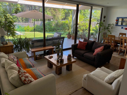 Gran Ubicación - Casi Nueva 235/640 M2