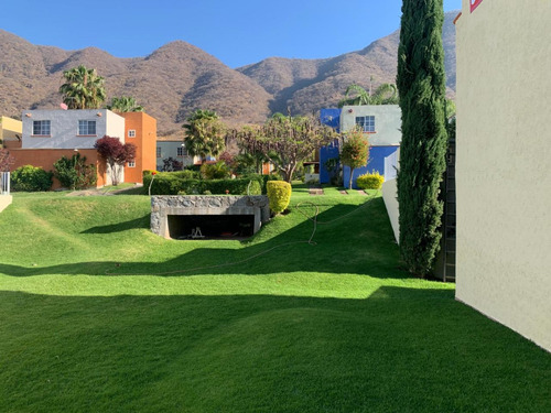 Casa En Esquina, En Coto Privado Con Alberca, Senderos Del Lago