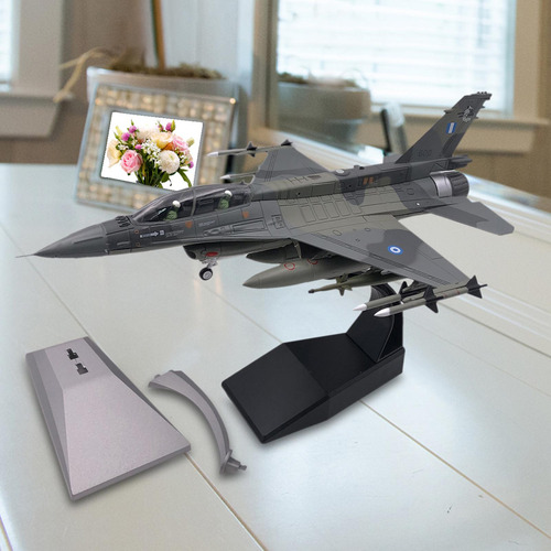 Conmemoración De Aviación De F16d A Escala 1/72 Con