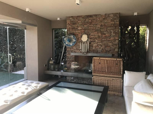 Imagen 22 de 30 de Nordelta | El Golf - Exclusiva Casa En Venta Impecable Vista Al Lago.