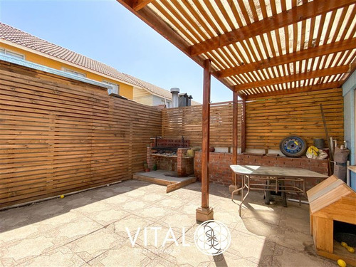 Casa En Venta De 3 Dormitorios Y 1 Baño En Puente Alto