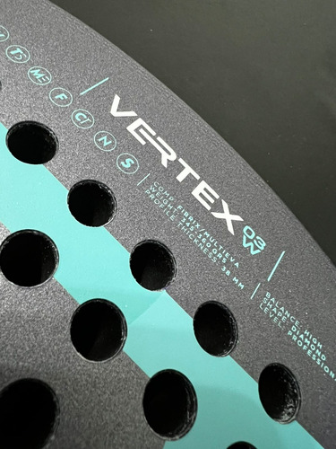 Imagen 2 de 4 de Paleta Bullpadel Vertex 03 Woman 2022 Solo Test
