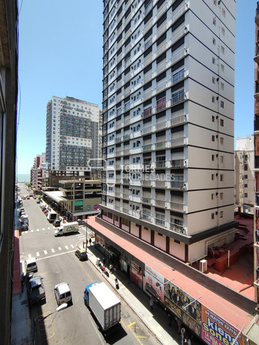 Departamento En Venta En Pleno Centro De Mar Del Plata 2 Ambientes A La Calle