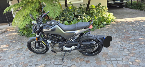 Husqvarna Svartpilen 401 Unico Dueño
