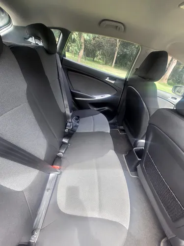 Hyundai Accent 1.6 Gl At 2012