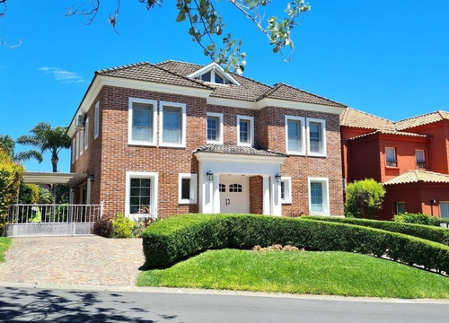 Dueño Vende! Gran Oportunidad Por Viaje. Casa Tasada En Usd450k! - Magnífica Propiedad Cerca De Todo En Barrio Privado De General Pacheco, Tigre/nordelta. Opción Alquiler - Intermediarios Abstenerse.