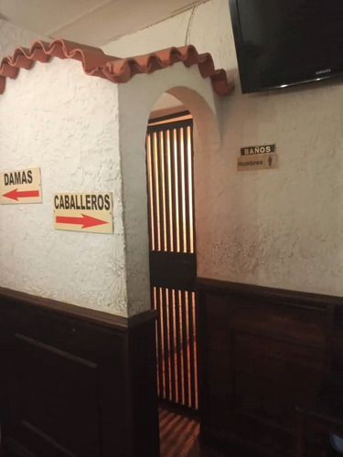 Imagen 4 de 8 de Sabana Grande, Restaurant Con Licencia De Licores Y Local.